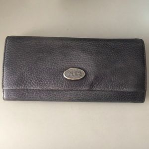 tod’s black leather wallet